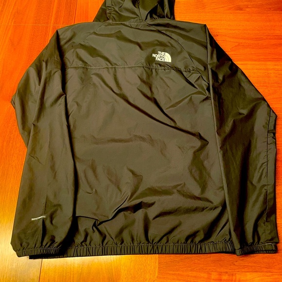 Boys North Face pullover jacket. - Picture 3 of 7